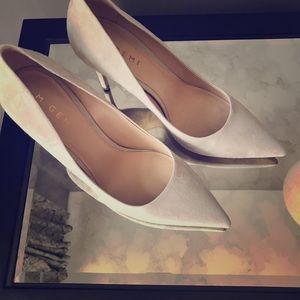 M. Gemi Esatto pump in Sand Suede (U.S. 9-9.5)